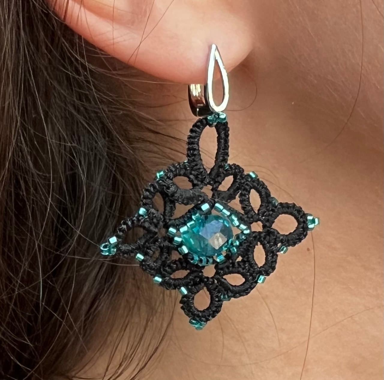 Серьги фриволите ручной работы ажурные черные