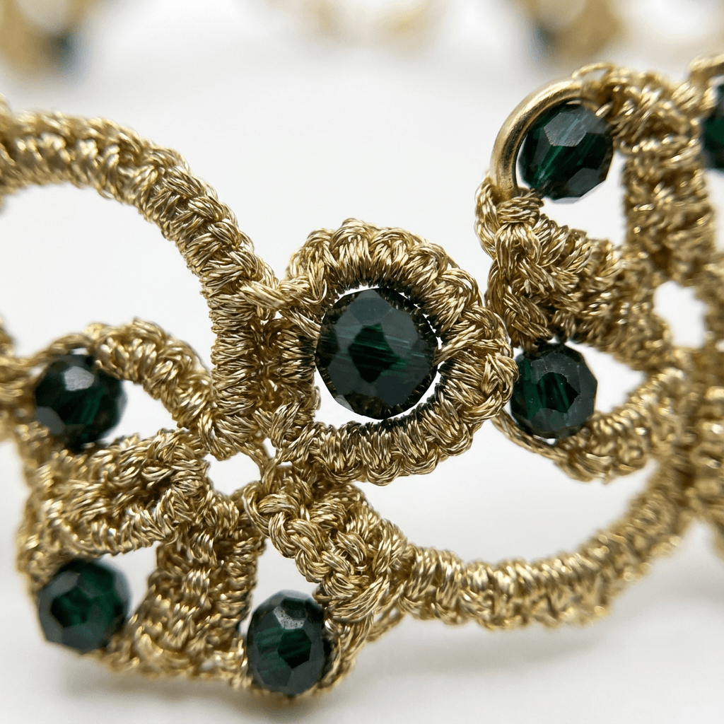 Золотистый комплект серьги и браслет фриволите анкарс - Champagne and forest green frivolite set