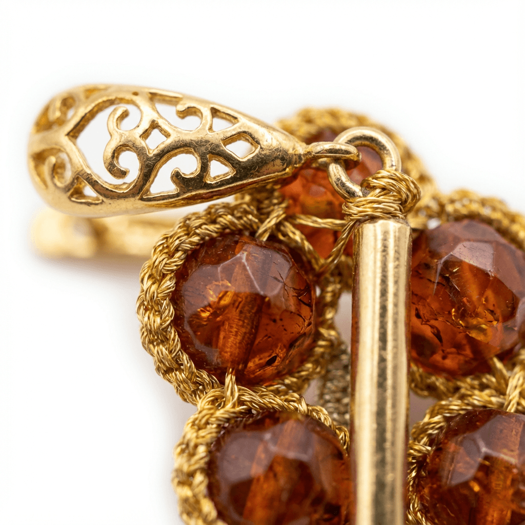Серьги фриволите ручной работы с гранатом - Amber stones in golden frivolite lace