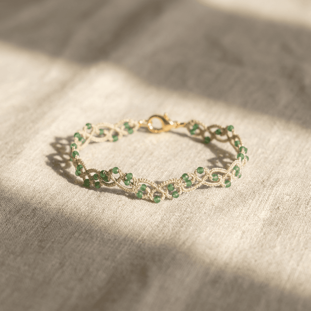 Браслет фриволите с изумрудными бусинами ручной работы - Product shots