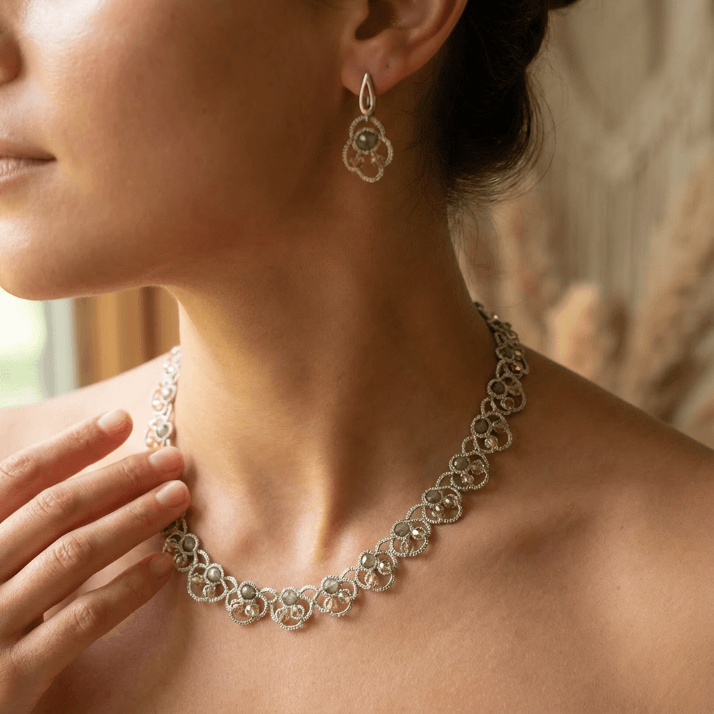 Комплект украшений: колье и серьги фриволите анкарс - Продукт на человеке